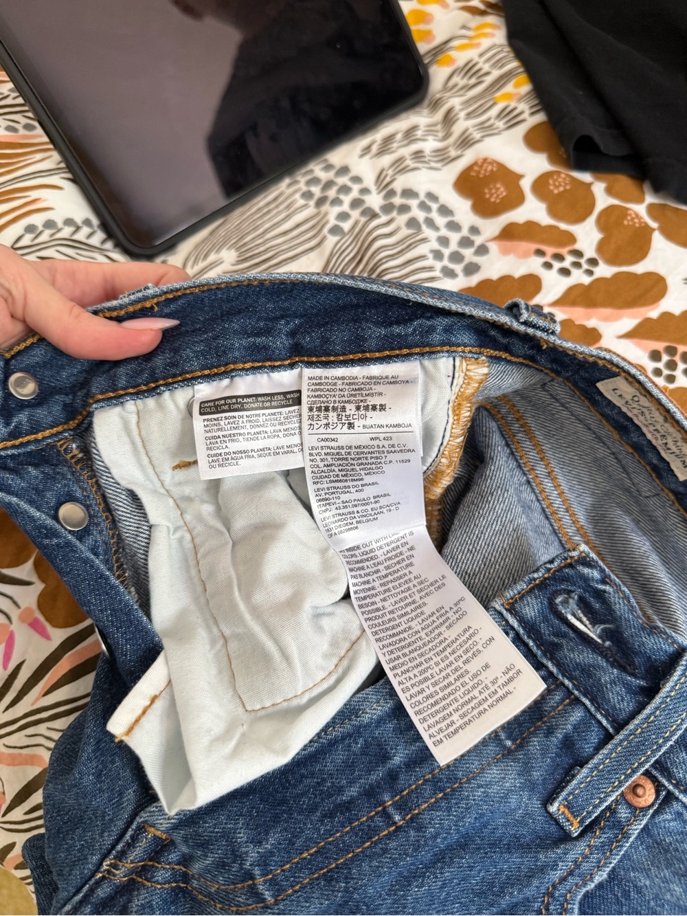 Levi’s 501 Distressed Jeans - Picture 9 of 9